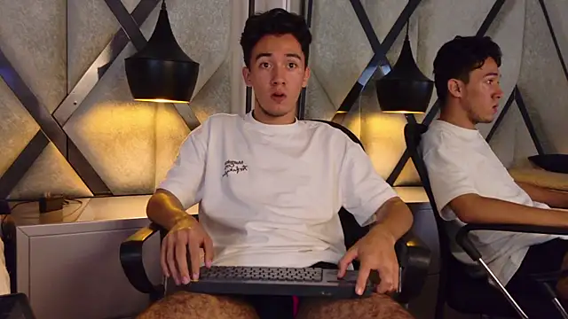 Онлайн  чат XXX Austin_Reeds_