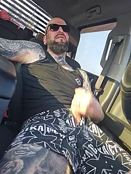 Chatroom XXX en direct de Beardedtattood