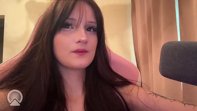 XXX chat uživo modela YunaVelour