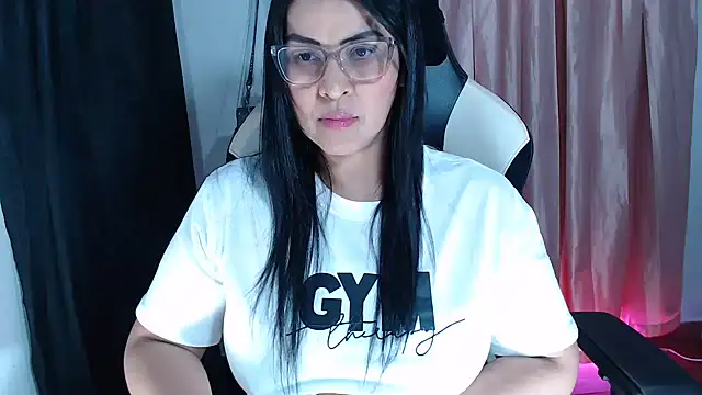 hotsweet-69's Live XXX Chat