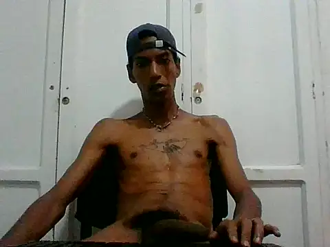 AlbertBigCock 即時 XXX 聊天