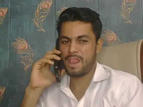 Stubborndesiboy 라이브 XXX 채팅
