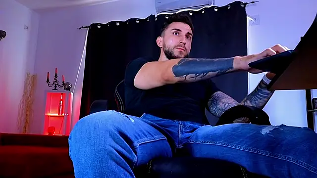 MightyAaron66 live XXX chat