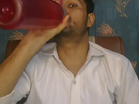 צ'אט XXX בשידור חי של Stubborndesiboy