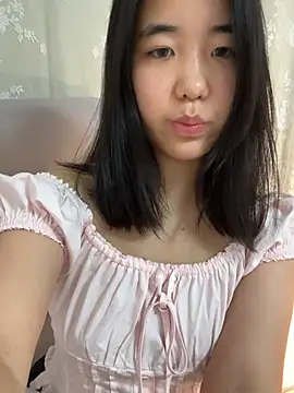 lucy2027 即時 XXX 聊天