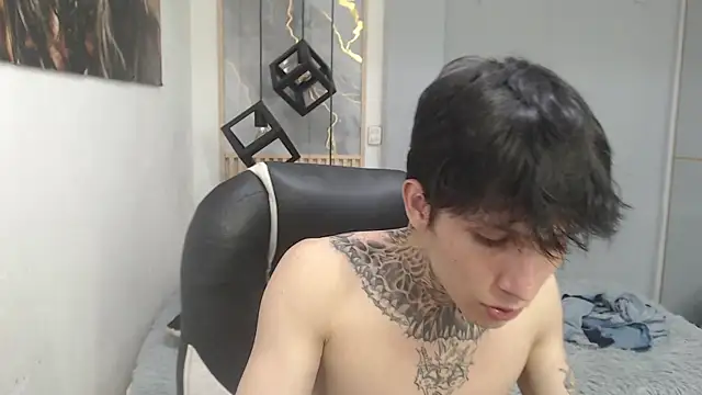Cry_thereal লাইভ XXX চ্যাট