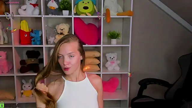 Chat +18 de Neelly_Collins ao vivo
