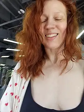 Exhibitionsplit's Live XXX Chat