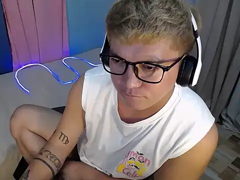 Fuckboii_intown Pertunjukan Webcam