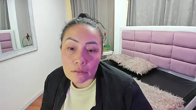 Chat +18 de gaby_trent ao vivo