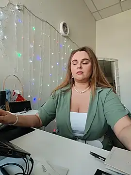 Juicy_PeachLux – Naživo XXX chat