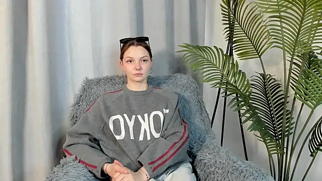 EmilieFerullo Live XXX-Chat