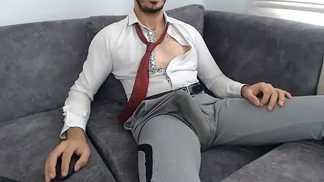 Naughtb0y live XXX chat