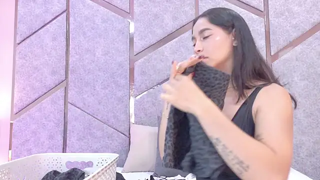JuliaaVega's Live XXX Chat