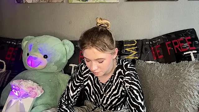 EarlineStrojnys' Live XXX Chat
