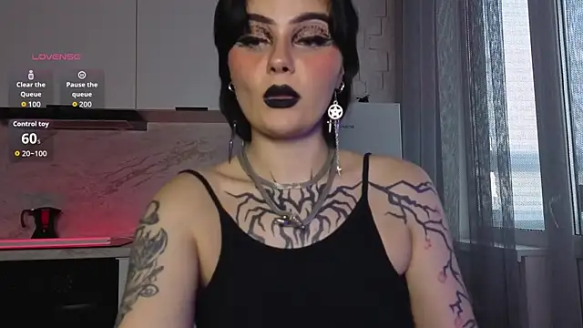 IntrigueYourDayn Live XXX chat