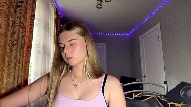 HoneysPiee: онлайн-секс-чат