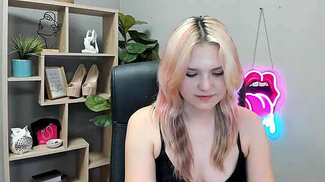 SweetLilyxo's Live XXX Chat