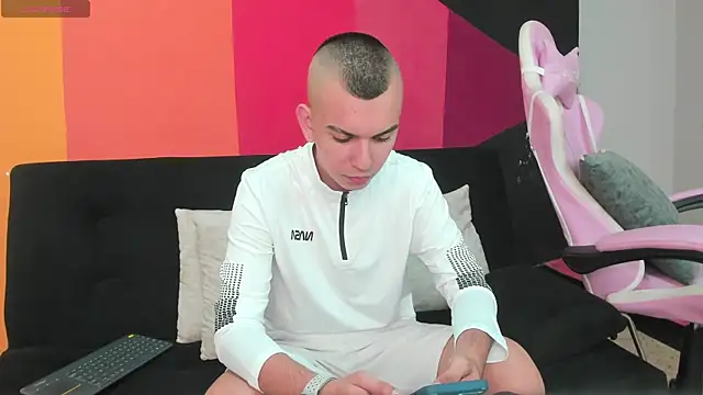 Chat XXX en directo de Rowan_Cley