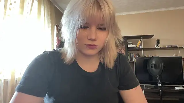 Онлайн чат XXX HelloKinki