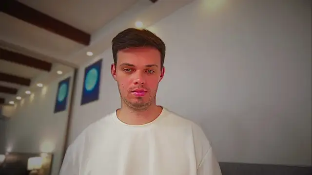 צ'אט XXX בשידור חי של dick_apri0