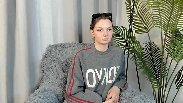 Онлайн чат XXX EmilieFerullo
