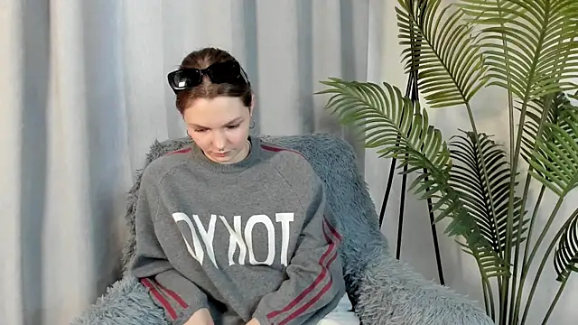 Онлайн чат XXX EmilieFerullo