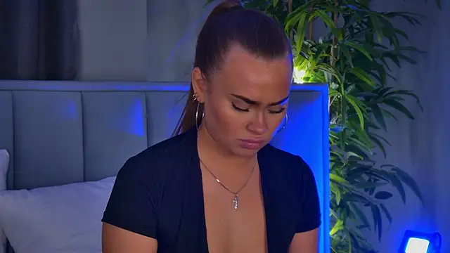 Онлайн чат XXX MonicaWestt