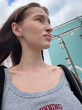 -missbehaving- élő XXX-chatje