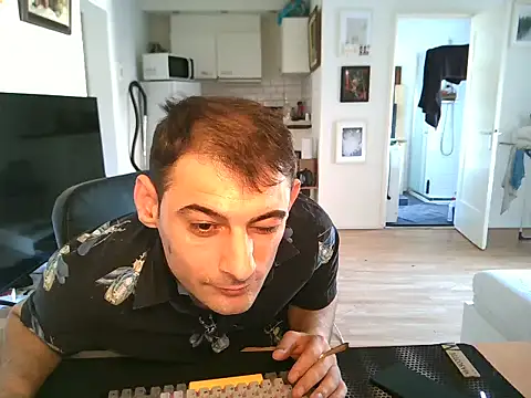 Онлайн чат XXX mihaimichael
