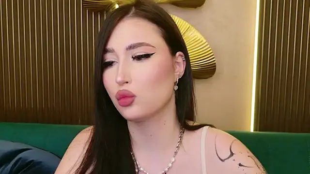 EmmaLawrens' Live XXX Chat