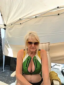 Heidiblueeyes' Live XXX Chat
