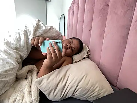 MissLola27's Live XXX Chat