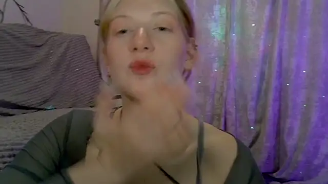 earn_my_lilly's Live XXX Chat