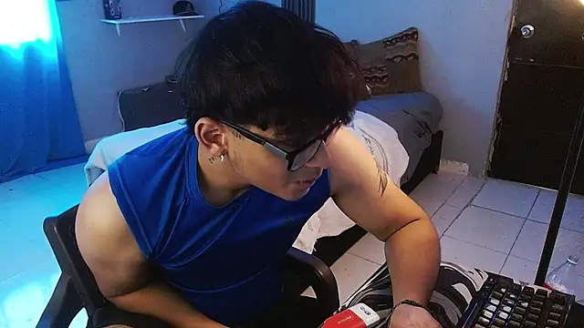 Mr_yisuzz 在線直播表演