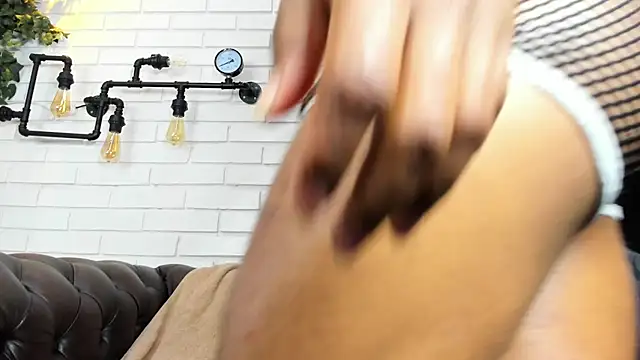 ItaloMoore's Live XXX Chat