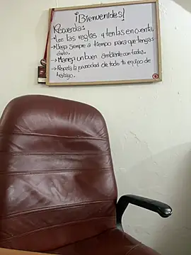 Kitty_Melodi Live XXX-Chat