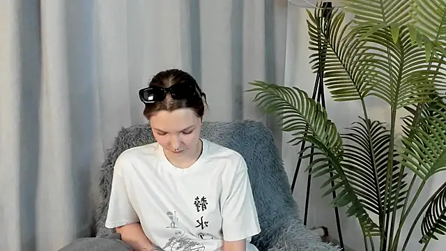 EmilieFerulloのライブXXXチャット