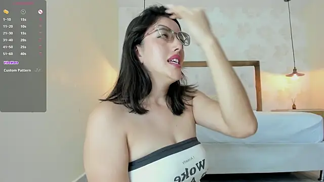 VENUSGREYS1 Adlı Modelin Canlı XXX Sohbeti
