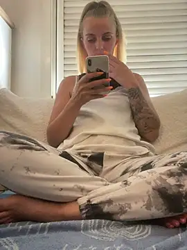 BrumeLove's Live XXX Chat