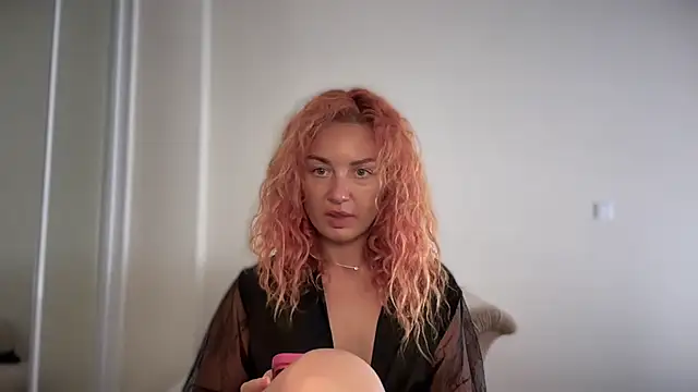 XXX chat uživo modela Reddgiirl