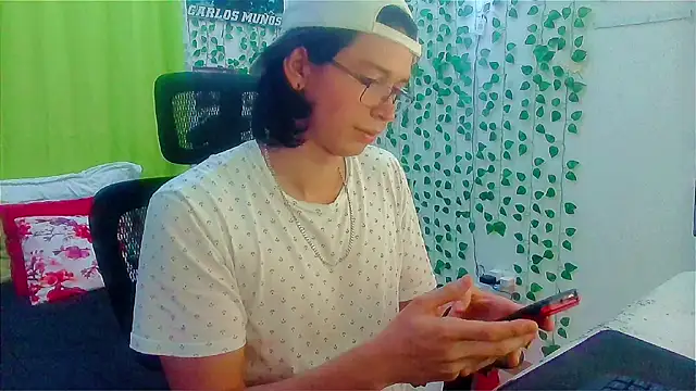 צ'אט XXX בשידור חי של Andy_gray