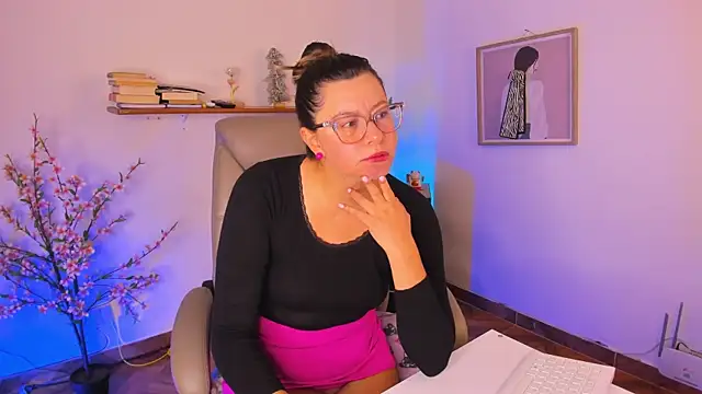 Chanelll_Taylorr_ Adlı Modelin Canlı XXX Sohbeti