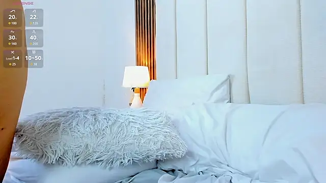 Онлайн чат XXX Miaa_Gold