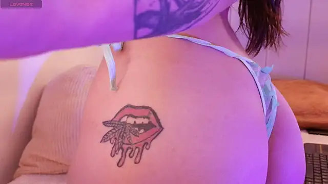 แชท XXX สดของ KimSensual_