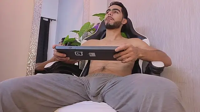 Markos_Miles Live XXX-chat