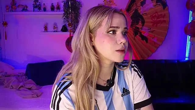 albaismynameX Chat XXX live
