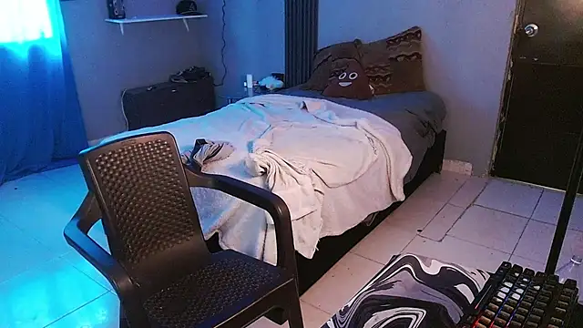 Mr_yisuzz: απευθείας συνομιλία ΧΧΧ