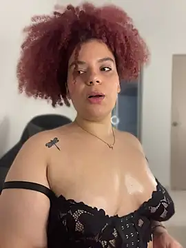 Chat +18 de Leyah__ ao vivo