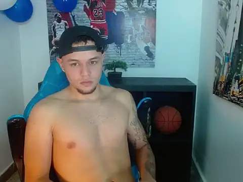 Chat +18 de Brian_Adler ao vivo
